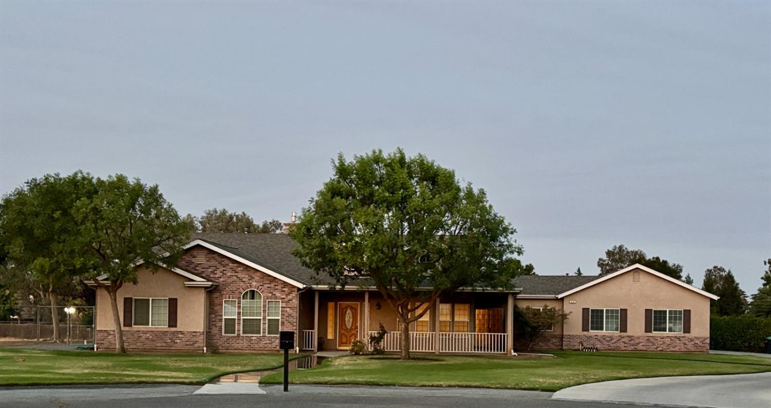 835 N Hornet Ave