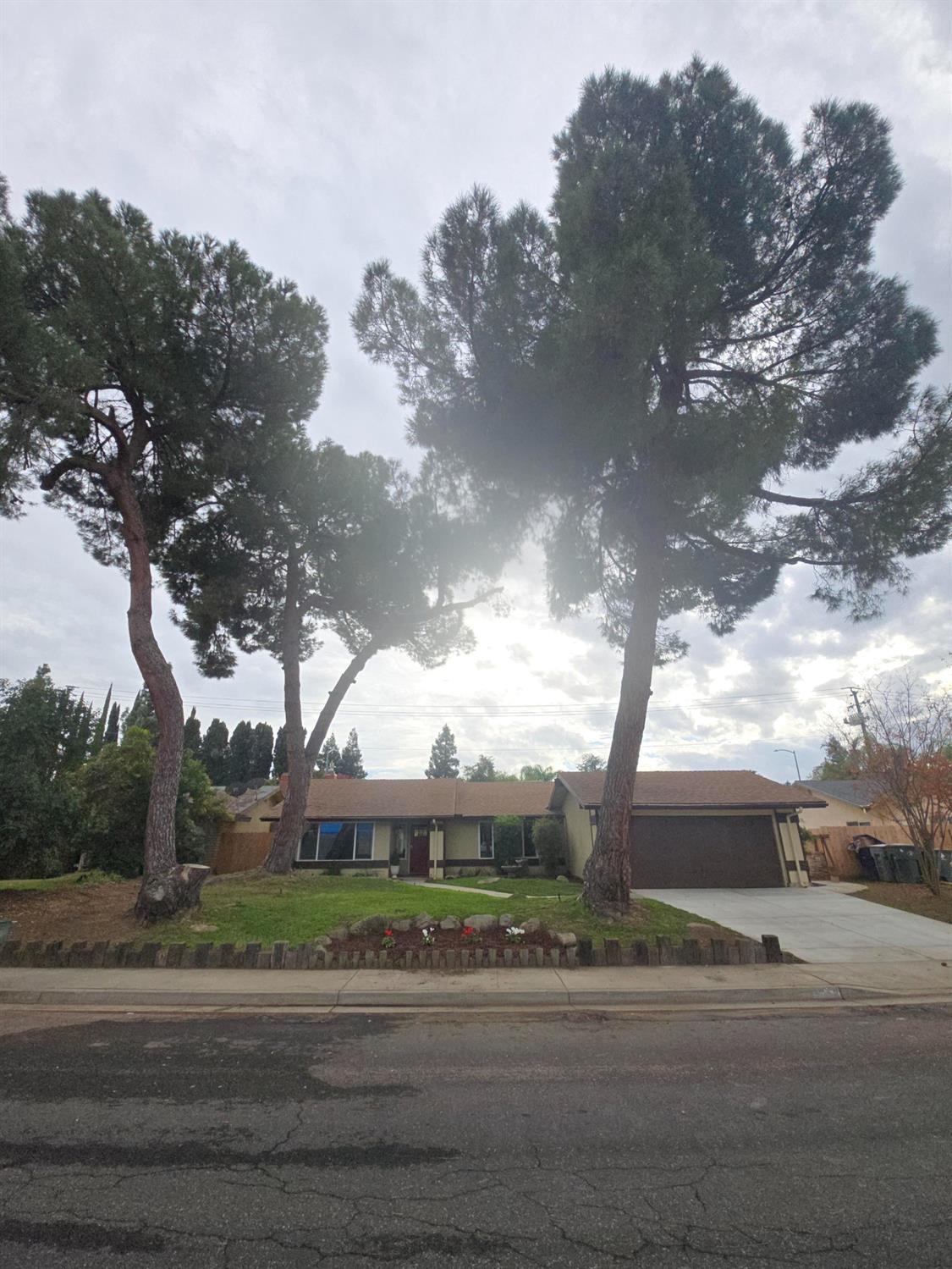 1946 Calimyrna Ave, Clovis, CA 93611