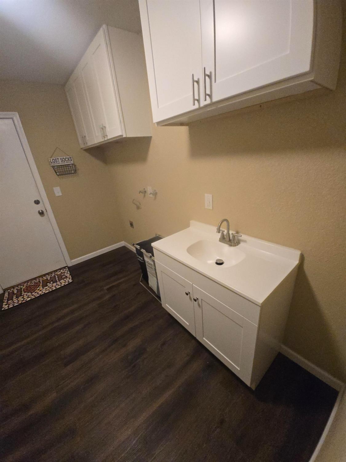 1946 Calimyrna Ave, Clovis, CA 93611