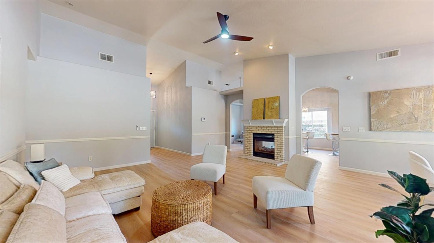 2944 E Christopher Dr