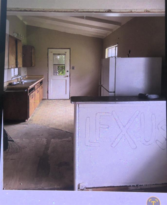 2003 E Buckingham Way, Fresno, CA 93726