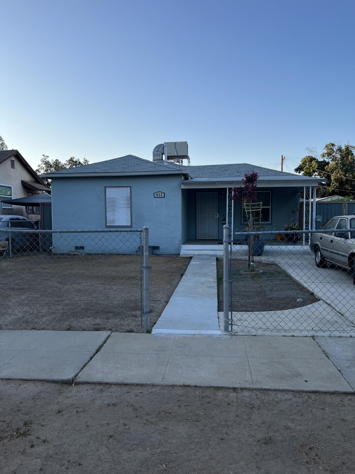 411 E Fountain Way